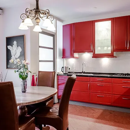 Casa Queensway Apartment