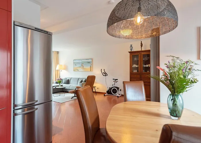 Casa Queensway Apartment